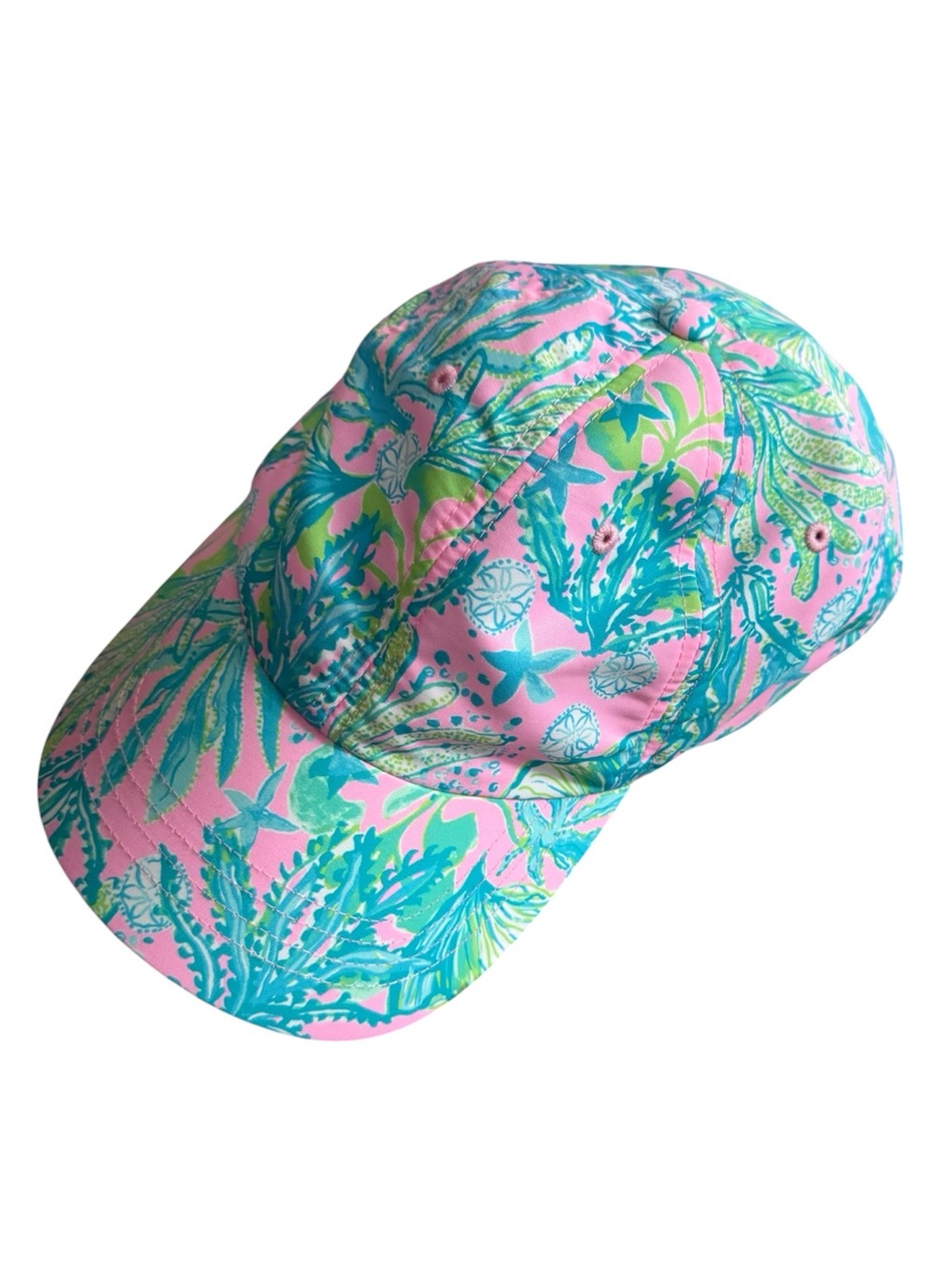 NWOT Lilly Pulitzer Run Around Hat featuring a tropical print